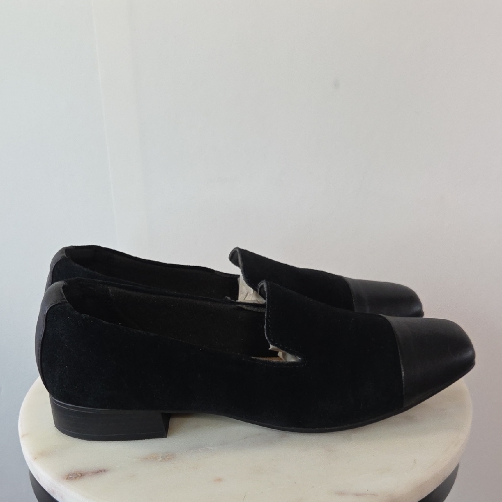 Clarks Black Loafers with Cap Toe   Size 10 - Picture 3 of 7